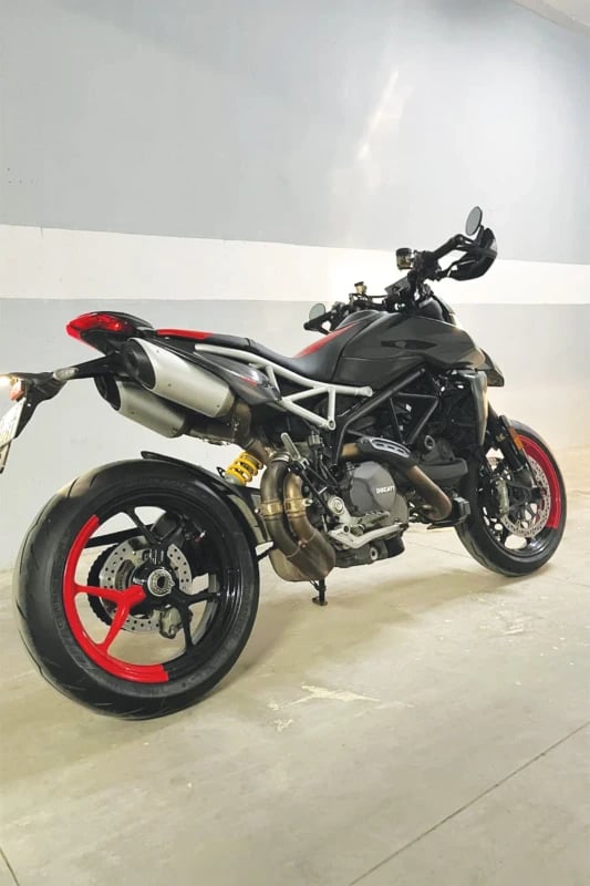 Ducati Hypermotard front and rear tyres fitment 4