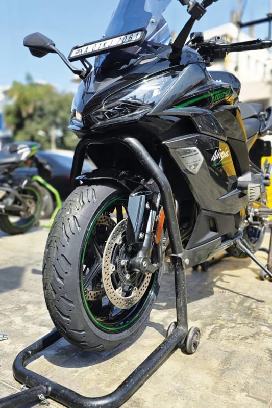 Front tyre of Kawasaki Ninja 1100SX fitment 2