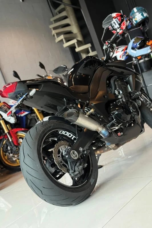 Front tyre of Kawasaki Z1000