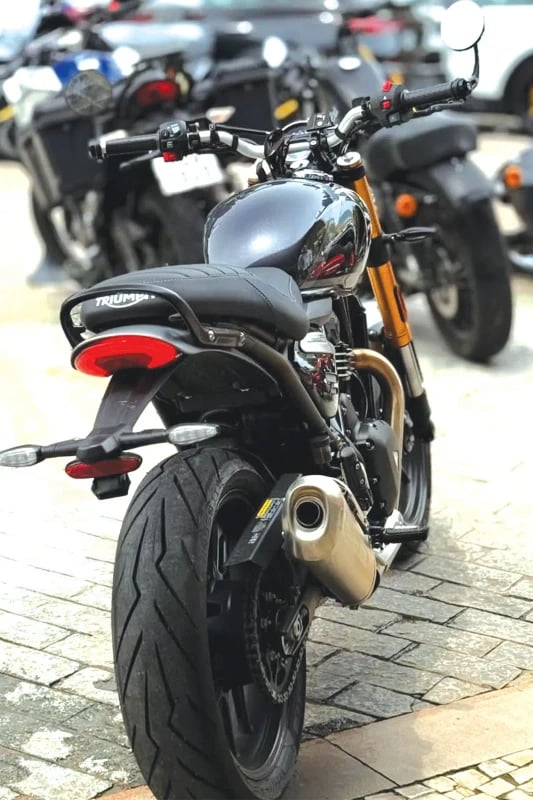 Triumph Speed 400 with performance radial tyres fitment 4