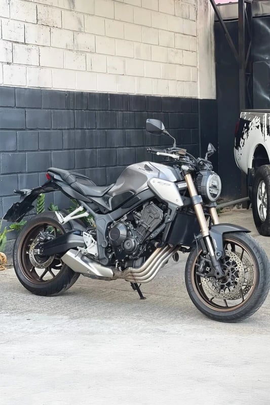 Honda CB650R naked motorcycle fitment 4