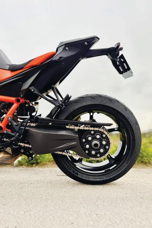 Rear tyre fitment on KTM 1390 Super Duke R fitment 3