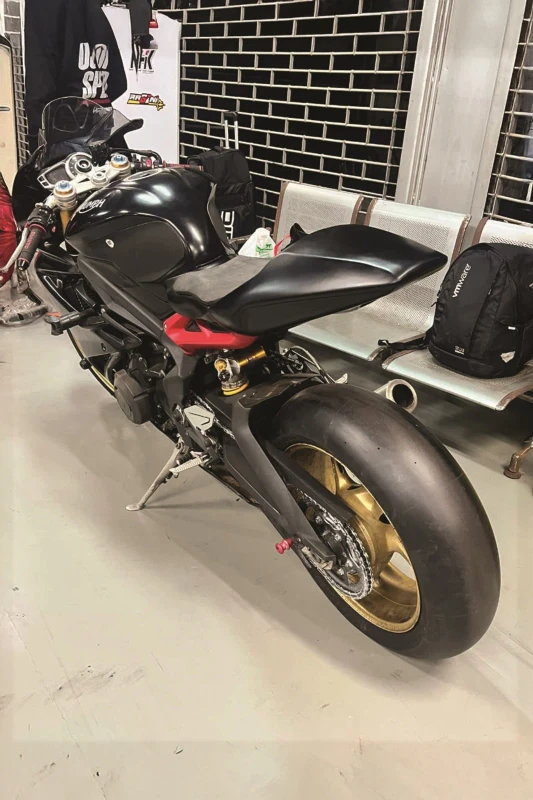 Triumph Daytona 675 performance motorcycle fitment 4