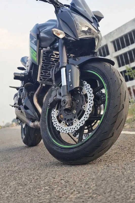 Kawasaki Z800 naked motorcycle fitment 1