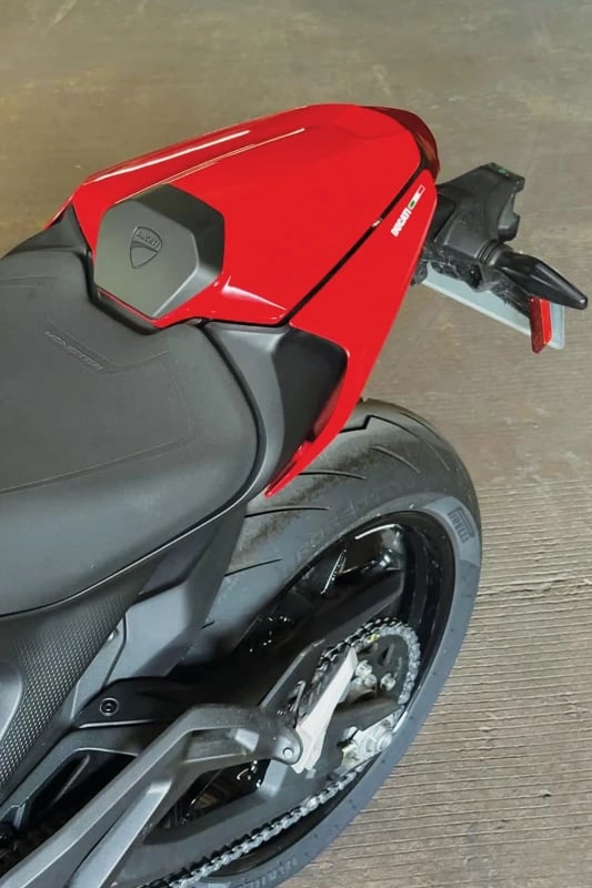 Rear tyre fitment on Ducati Monster fitment 4