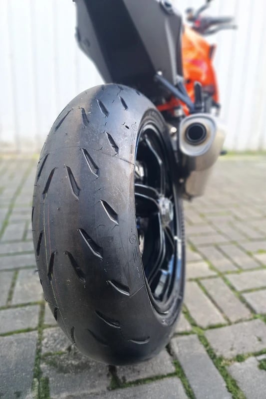 Front tyre of KTM 1390 Super Duke R fitment 2