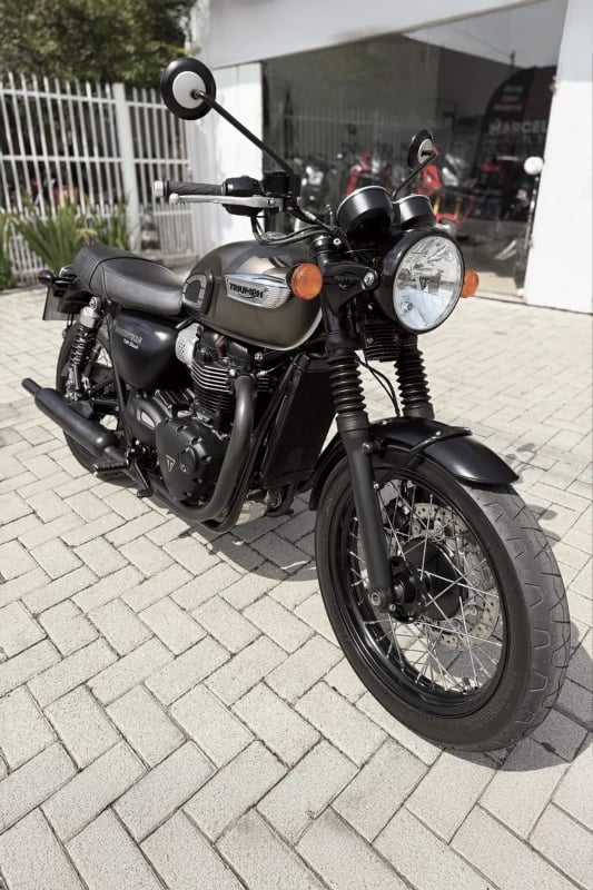 Triumph Bonneville T100 fitted with premium tyres fitment 1