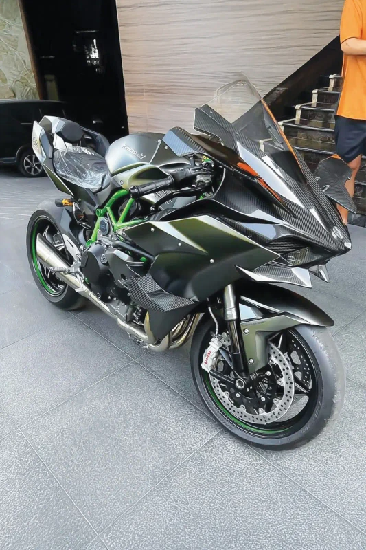 Kawasaki Ninja H2R track motorcycle fitment 4