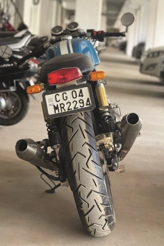 Rear tyre fitment on Royal Enfield Continental GT 650 fitment 3