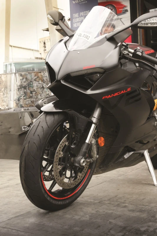 Ducati Panigale V2 front tyre fitment 2