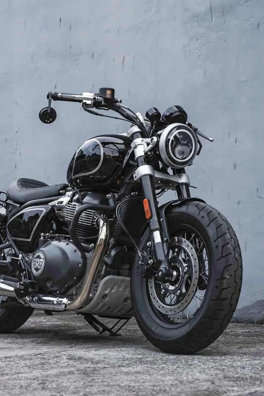 Front tyre of Royal Enfield Super Meteor 650 fitment 2